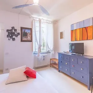 Marta & Matteo Walls Promenade Apartment
