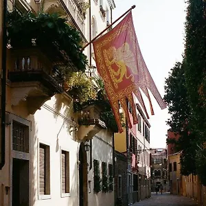 ca-del-pittor-apartments.hotelinveneto.com/